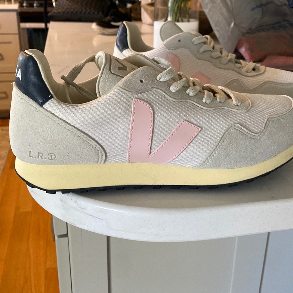 Veja sneakers US size 9.